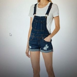 Dollhouse women’s cuffed shortall in size3